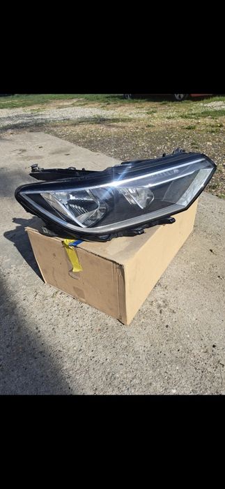 Far dreapta passat b8 cod 3G1 941 006 C. 300lei