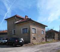 Къща с двор в село Буря община Севлиево