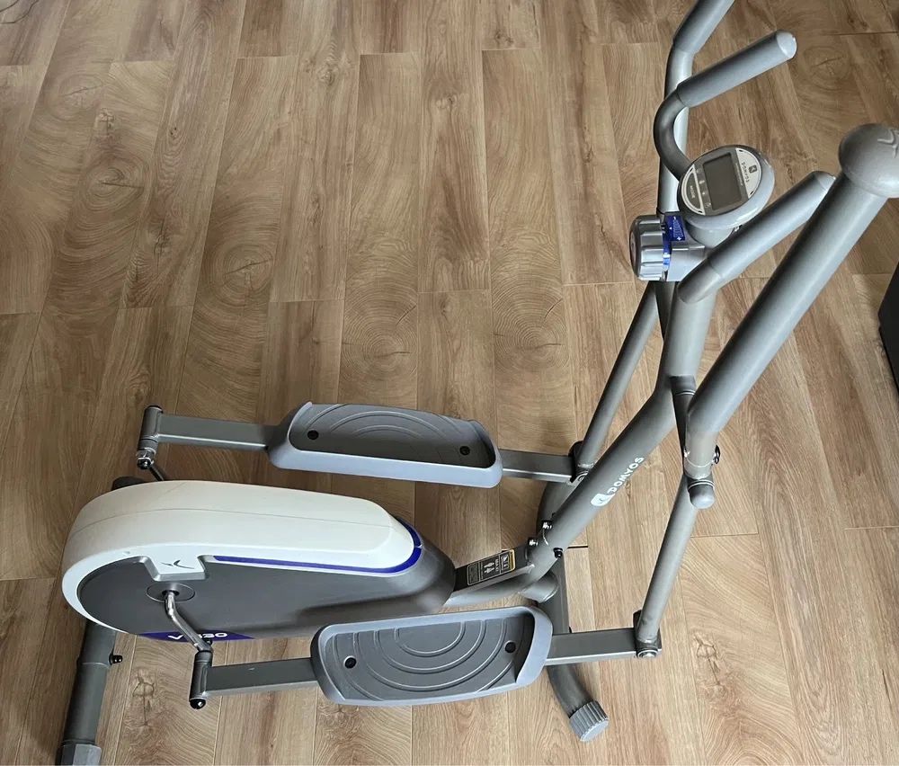 Vand bicicleta eliptica marca Domyos, ideala pentru antrenamente