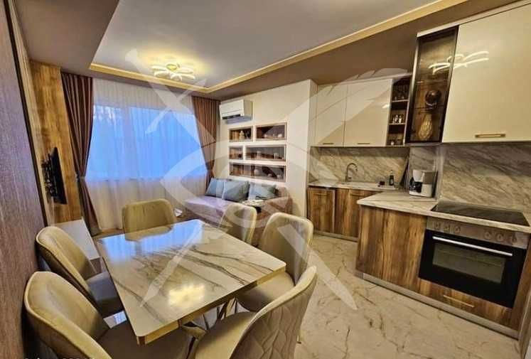Дава се под наем Тристаен апартамент в Варна, Базар Левски - 80 кв.м за 1500 € - Снимка #1