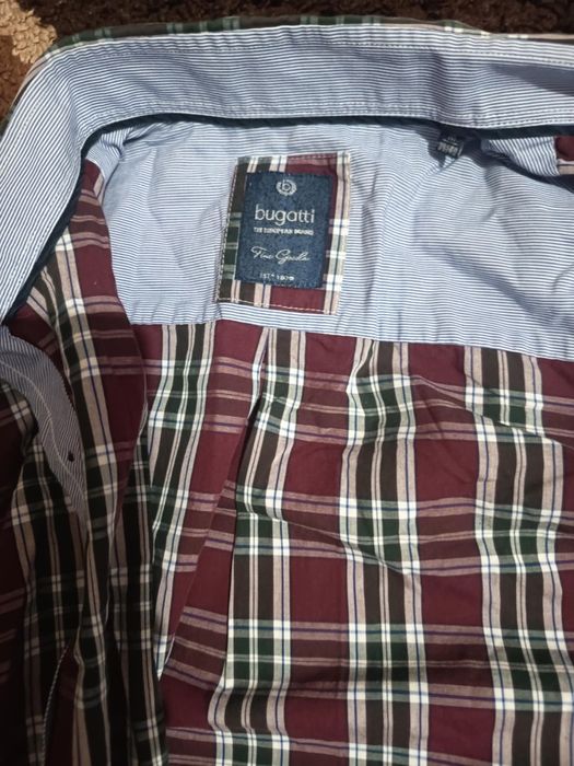 Vând cămăși de bărbati