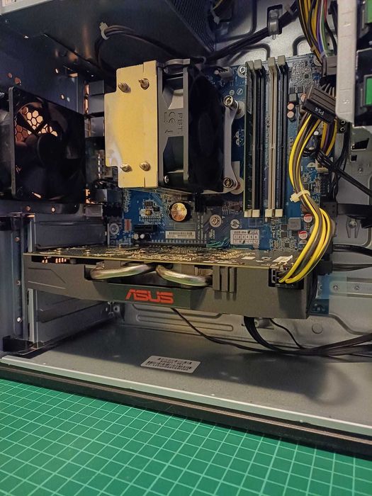 Calculator gaming Intel Xeon 8 nuclee, SSD, Radeon RX570 , Windows11