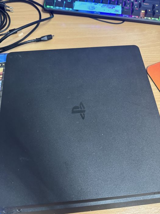 Ps4 slim 500gb Перфектен!