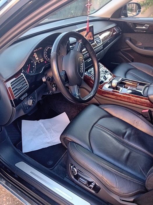 Audi A8 2012, 3000 cm