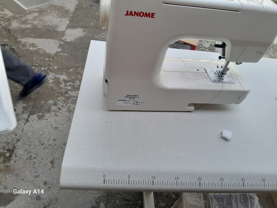 Janome tikuv mashinasi oyoq pedali bilan holatda ideal
