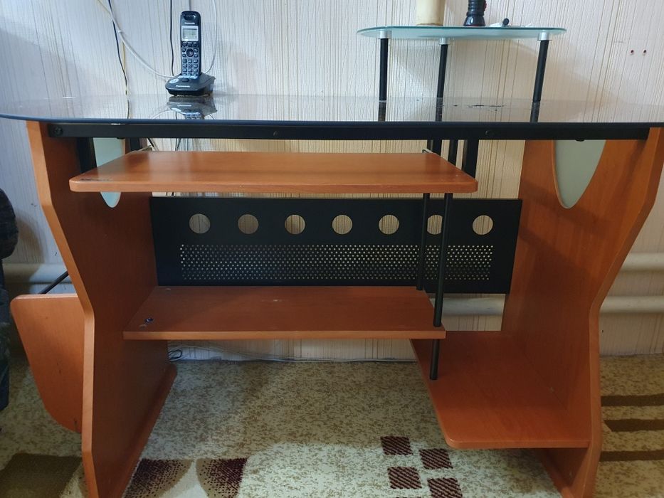 Стол компьютерный