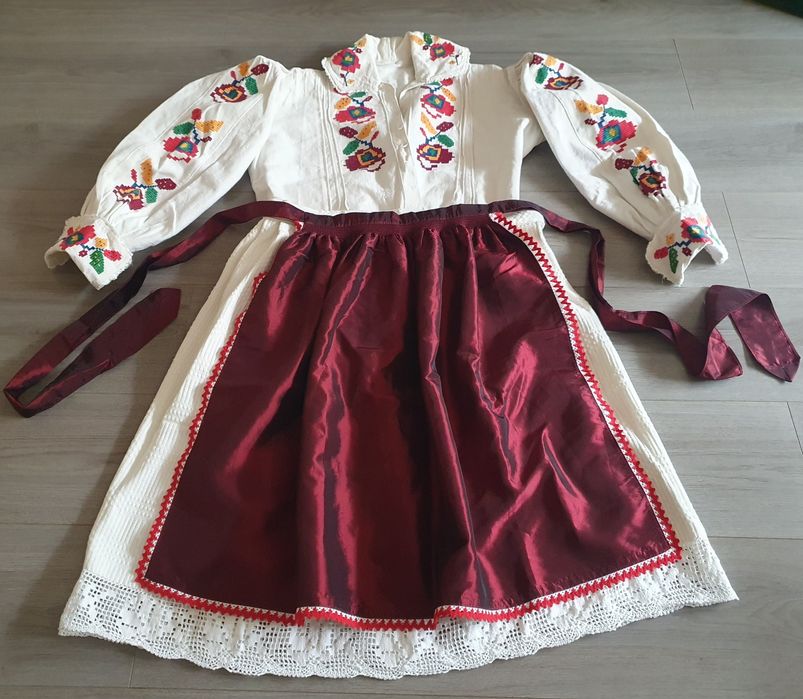 Costum popular - marimea L