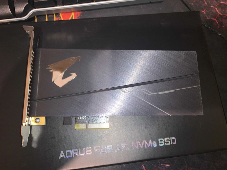 AORUS Rgb AIC NVMe ssd 1TB nou