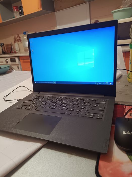 Ноутбук с подарками. Гарантия есть.