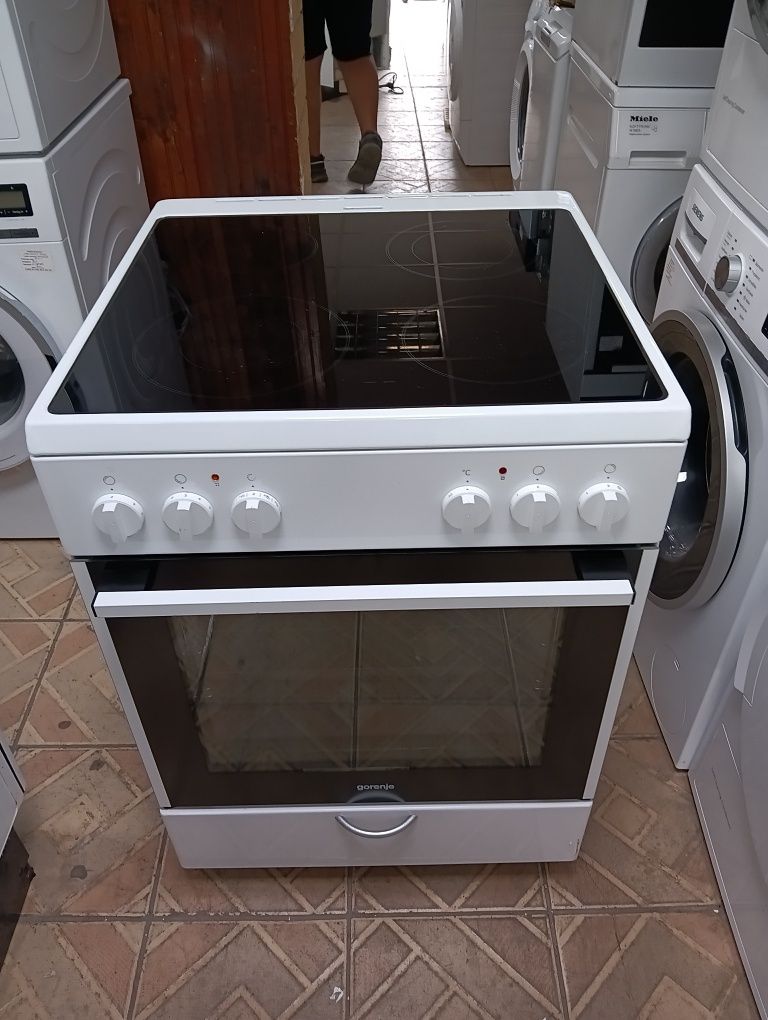 Свободно стояща печка скерамичен плот Gorenje 2 години Гаранция!