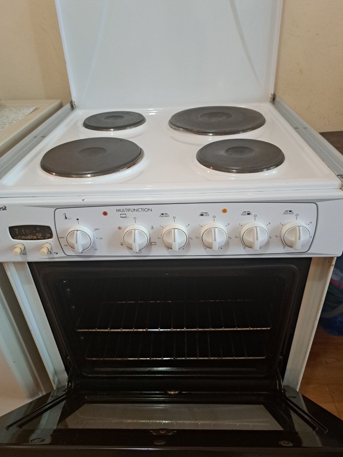 Готварска печка Indesit