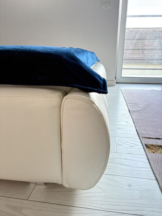 Pat tapițat cu saltea