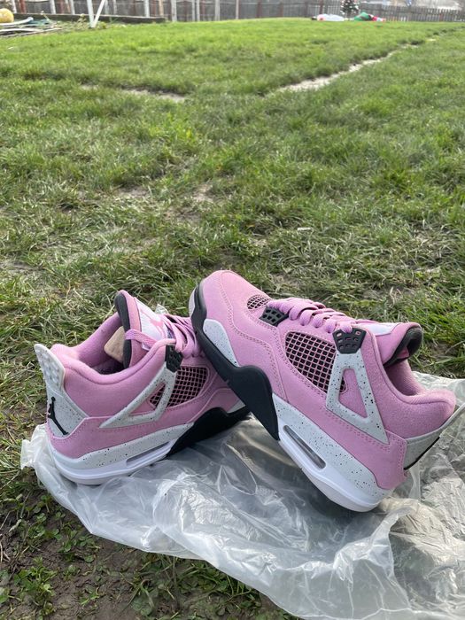 Vând jordan retro 4