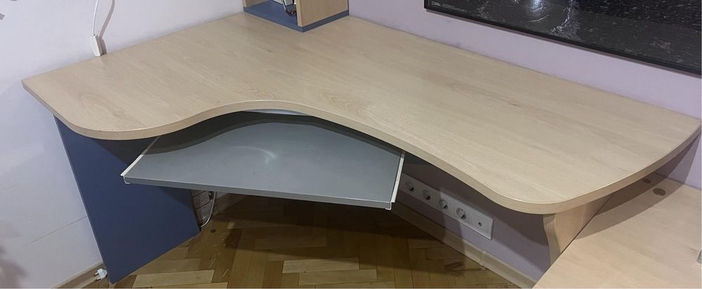 Бюро подходящо за работа или учебна дейност