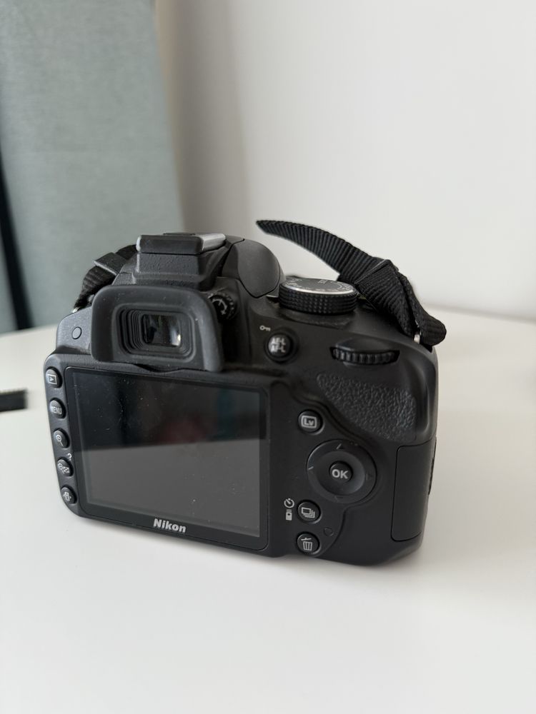 Aparat DSLR Nikon D3200 + 2 obiective: 50mm si 55-200mm + trepied