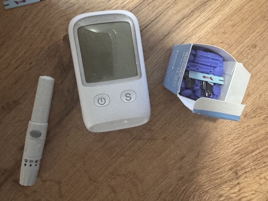 Глюкометр  и расходники срочно