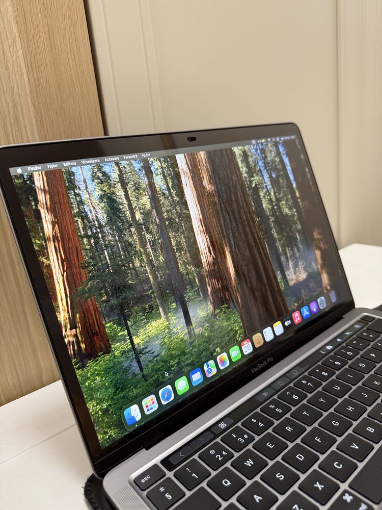 MacBook Pro 13 Space Gray – M1 - Stare impecabilă