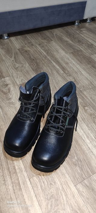 Продам рабочие ботинки