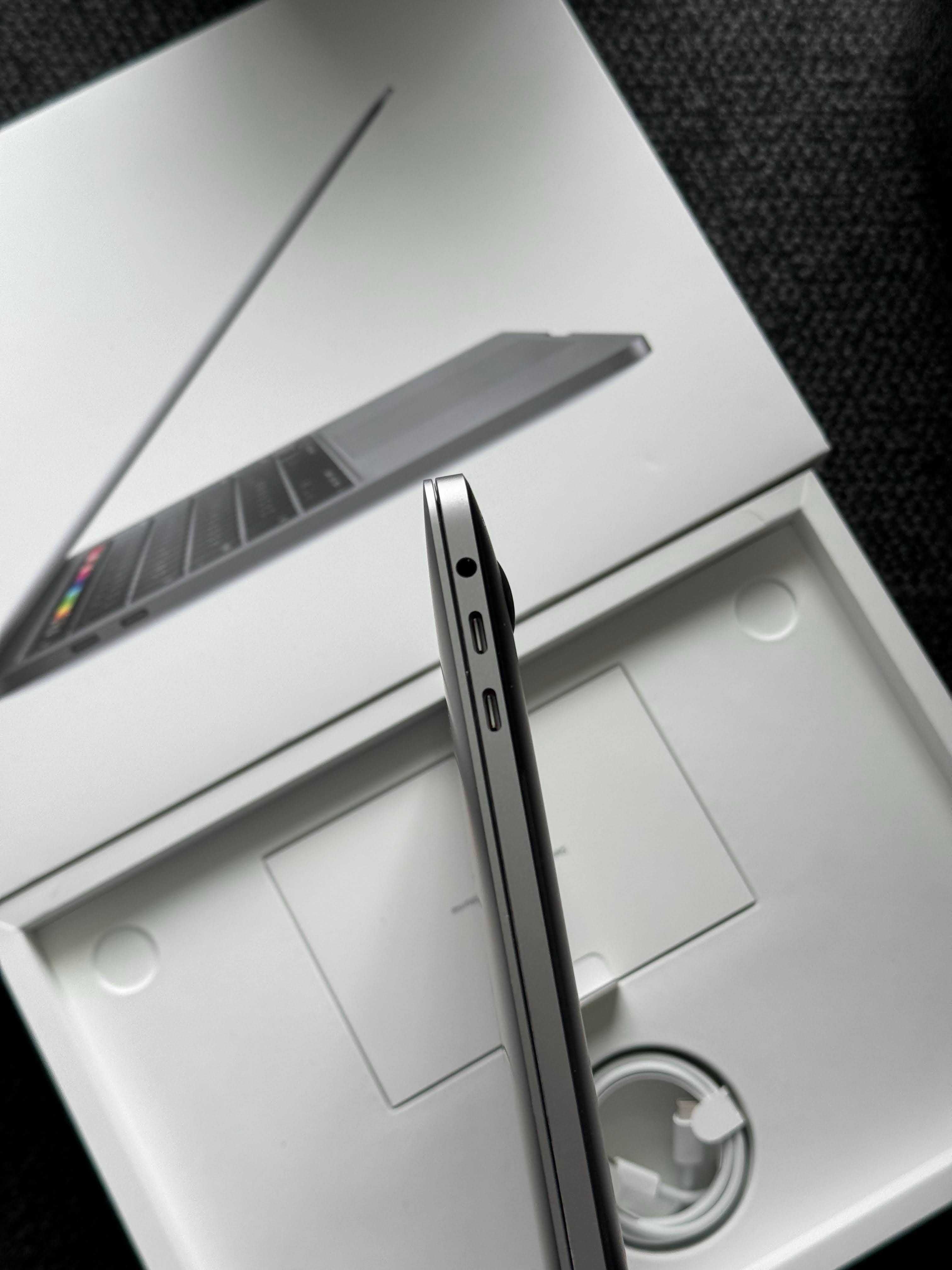 Apple MacBook Pro 13", Intel Quad-Core i5, 16 RAM. 512 SSD, Nou