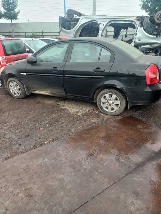 Dezmembrez la pret avantajos Hyundai 2008