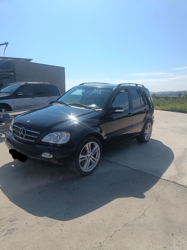 Dezmembrez Mercedes ml 270 w163