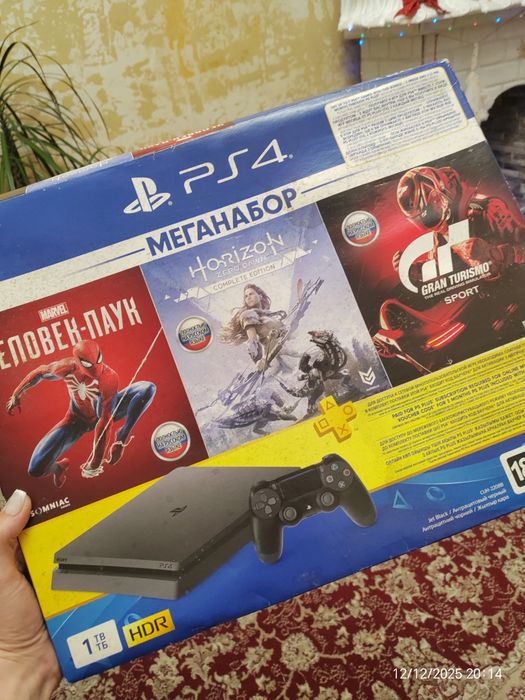 Продам Игровая приставка Sony PlayStation 4 Slim 1Tb черный