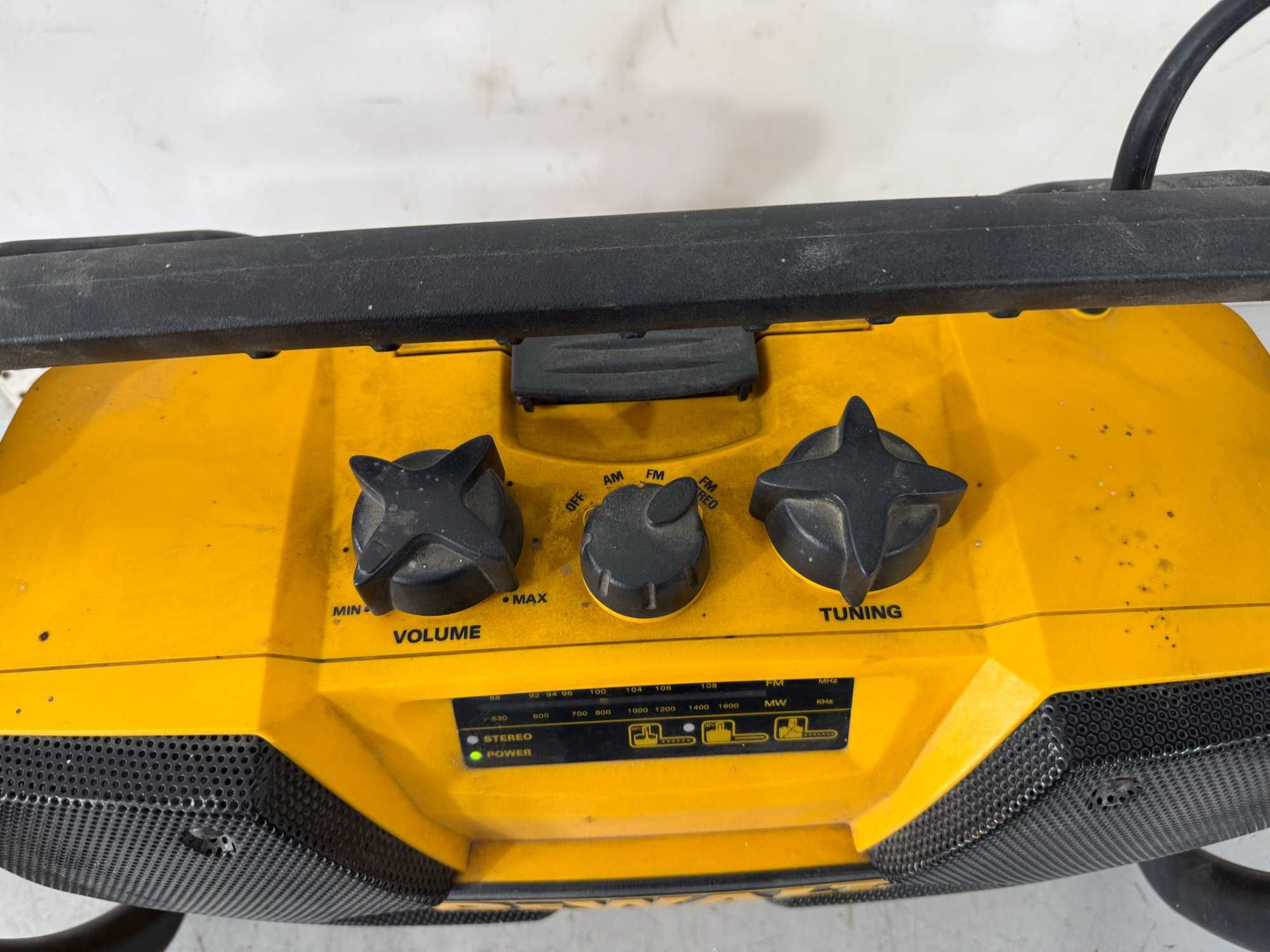 Радио - Dewalt DW911