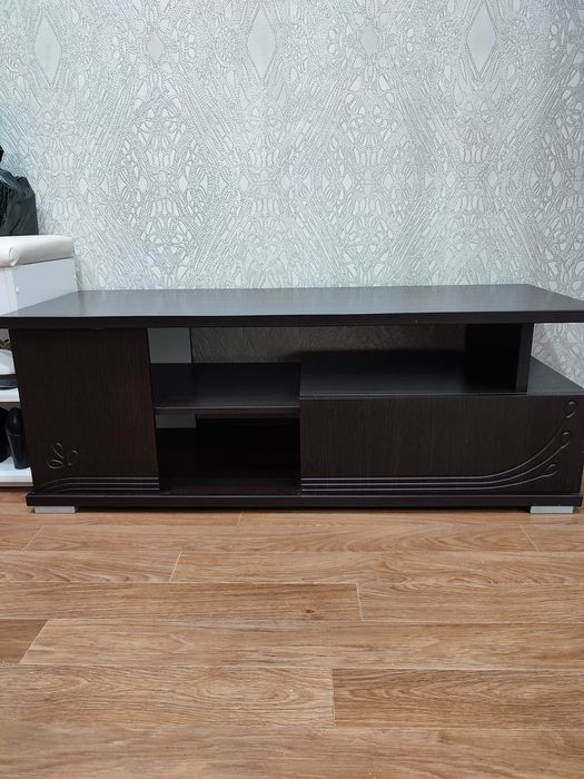 Продам тумбу под телевизор