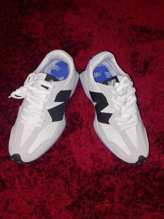 Adidași New Balance model 327
