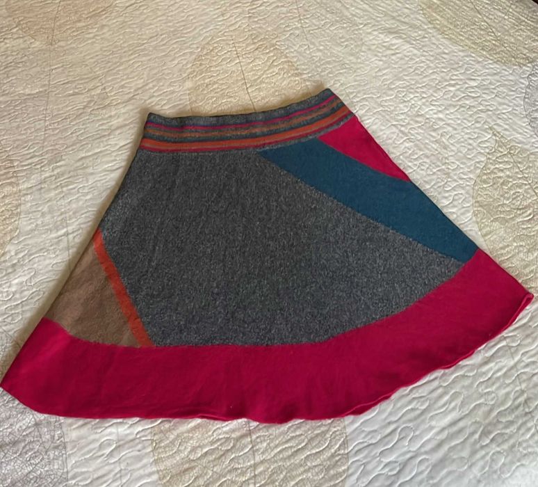 fusta tricotaj, mar m culori in stare foarte buna