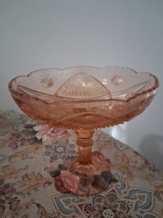 Стъклена фруктиера.