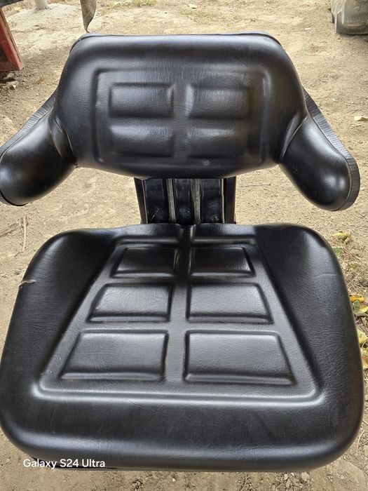 Scaun tractor  .