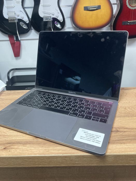 Macbook pro core 15 ssd 25618gb +kB