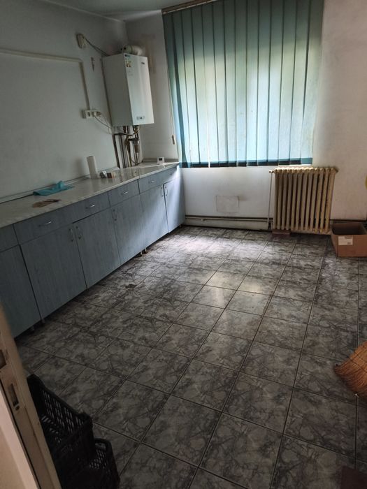 Spatiu comercial canta 80 mp (apartament 4 camere)
