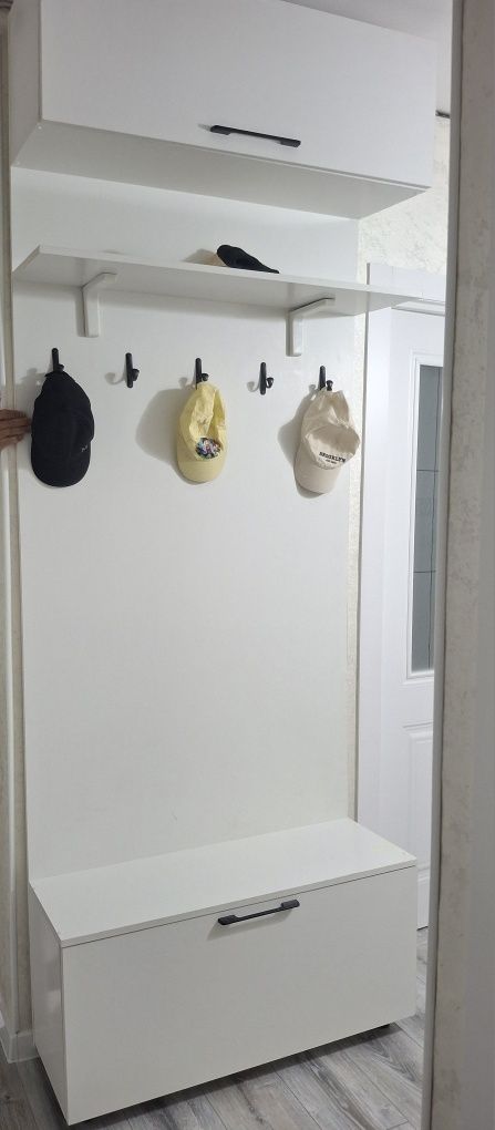 Шкаф в прихожаю белый