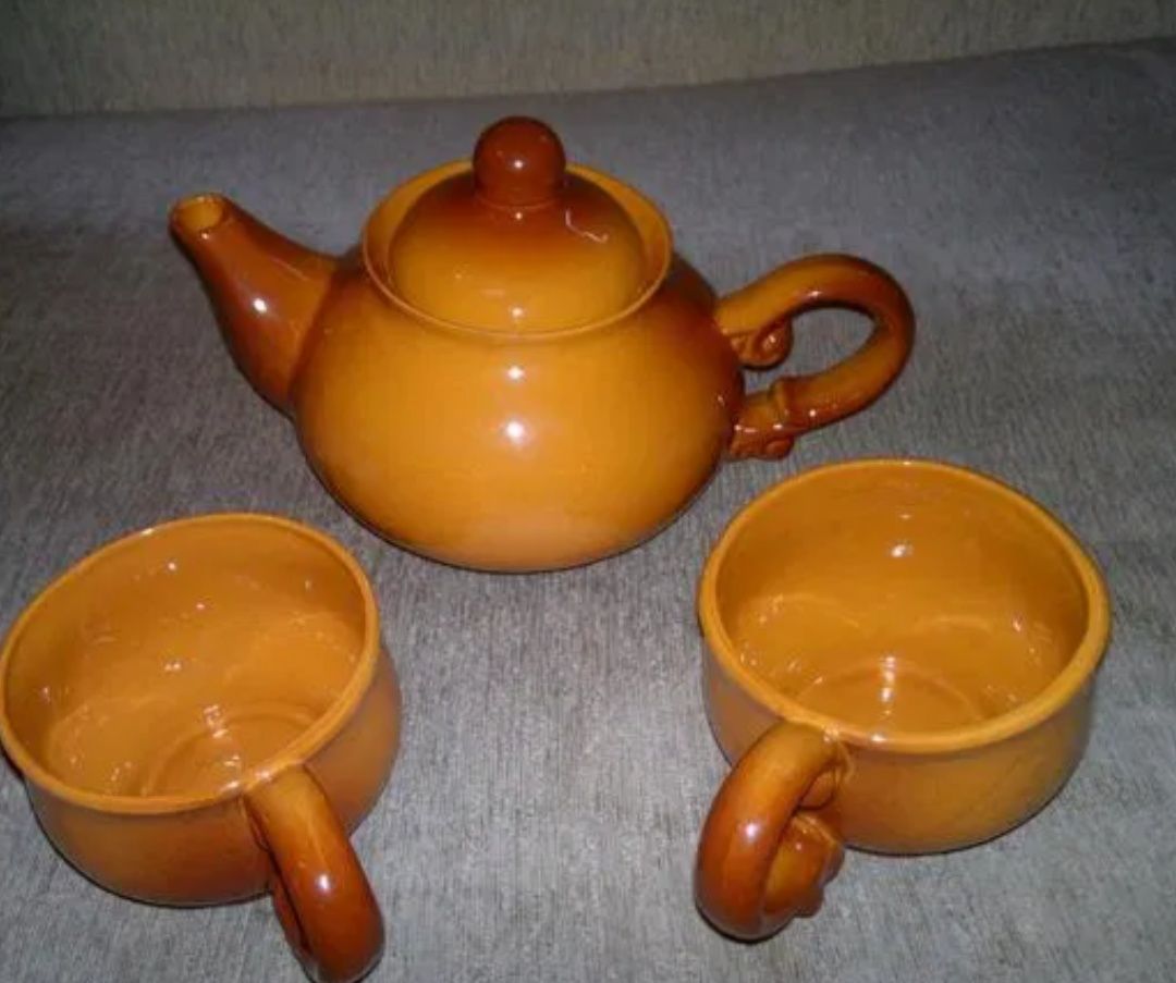 Продам чайник с кружками, фарфоровое блюдо времён СССР