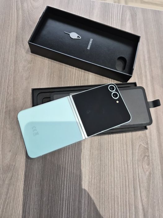 Samsung Z flip 6 512 GB in Garanție