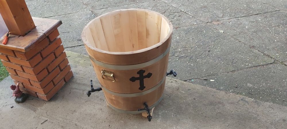 putina cada  apa sfintita