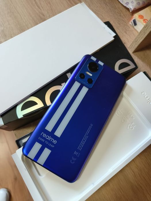 Telefon marca Realme GT Neo 3.