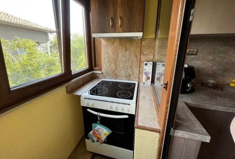 Тристаен апартамент под наем в Изток