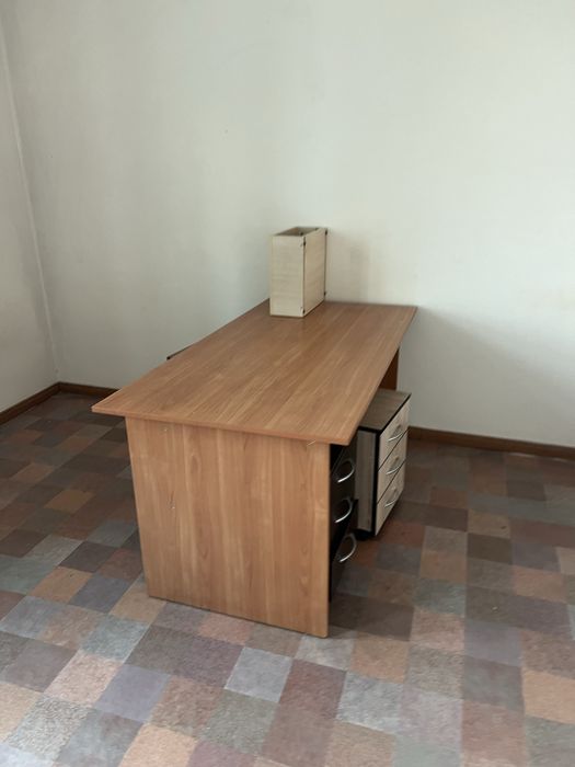 Продам офисную мебель , столы, шкафы, кресла