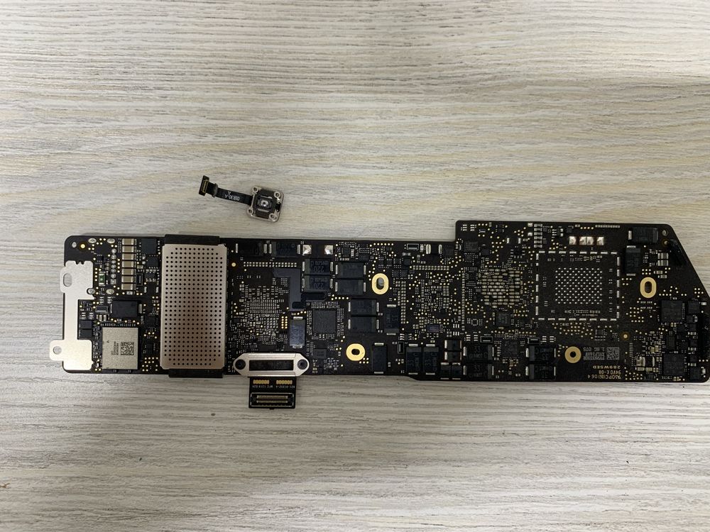 Macbook air 13 A1932 with touch id