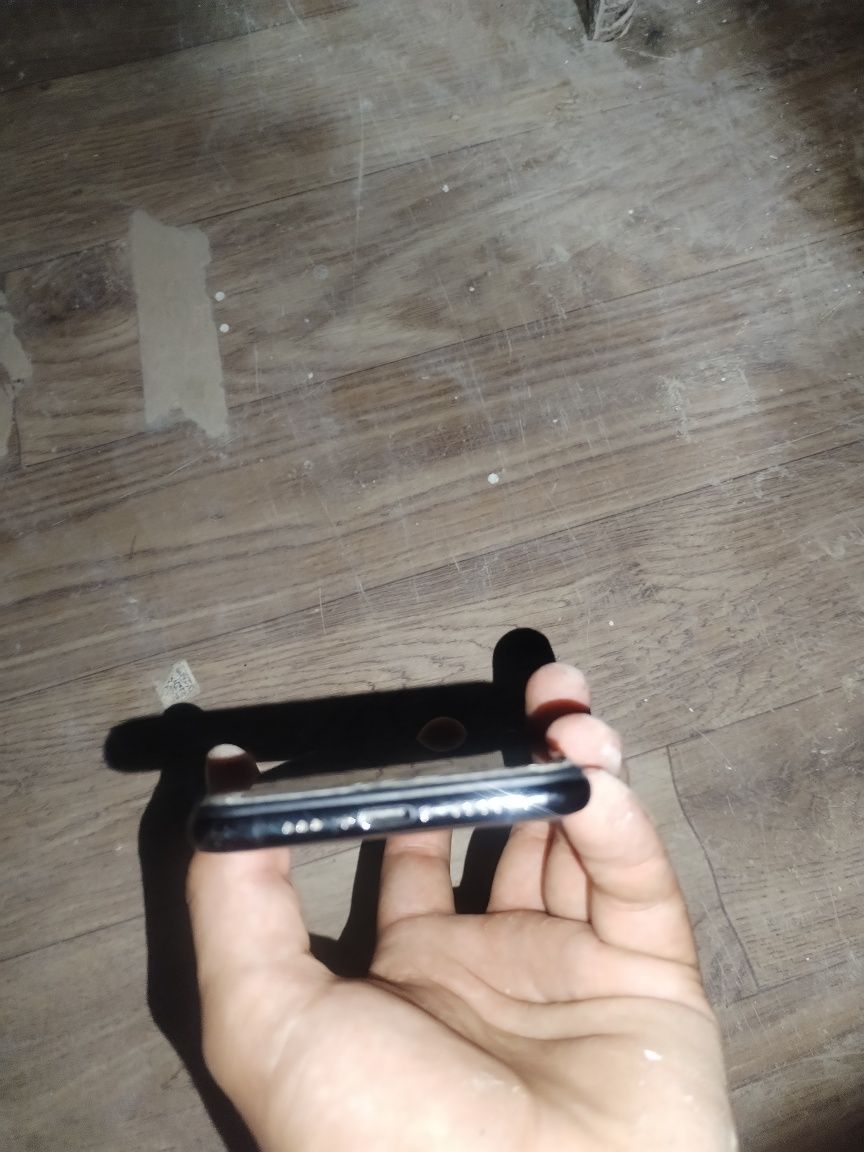 Iphone xs yomkst 85 original face id ishlidi qolgan aybini telda gap.