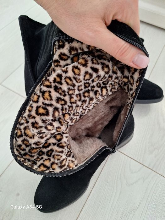 Vând cizme piele intoarsa, masura 40