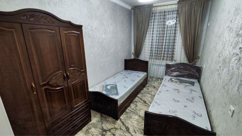 Спальний горнитур кровать шифонер