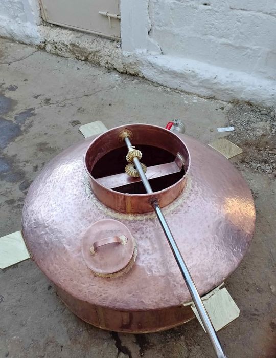 Vând un cazan de țuică din cupru alimentar capacitate de 90 litri cu f