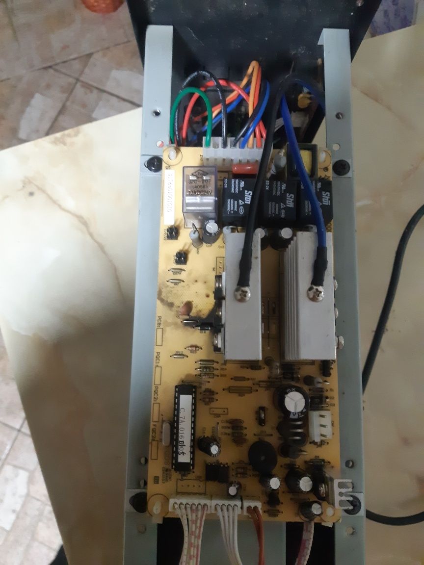 Aparat de calcat cu aburi si UPS -uri APC 500 si Braun Group