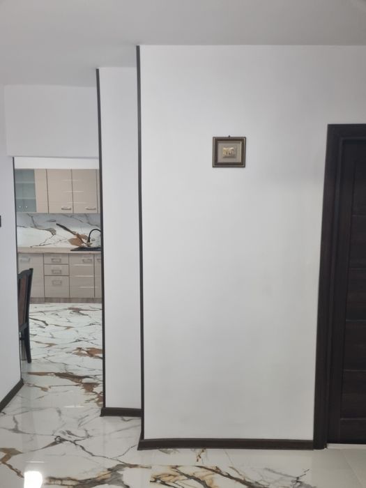 Închiriez apartament ultracentral 2camere.etaj2