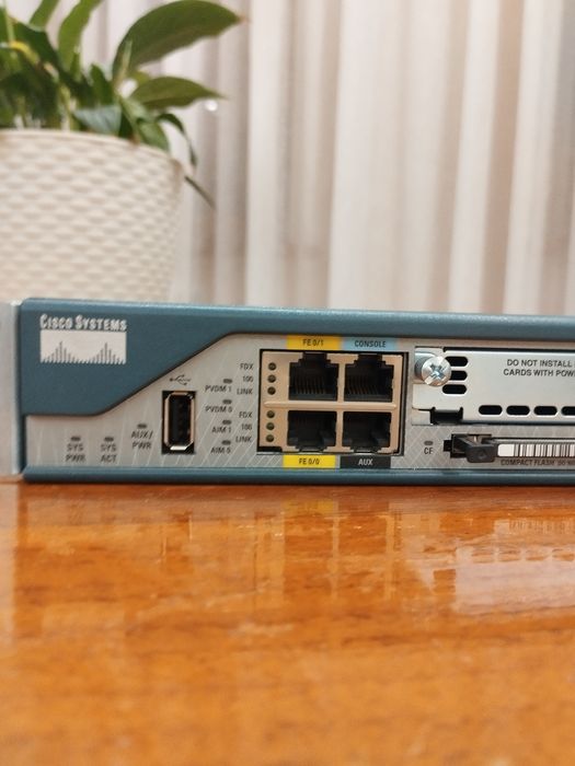 маршрутизатор CISCO 2801