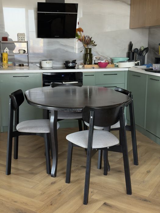 Стол обеденный со стульями